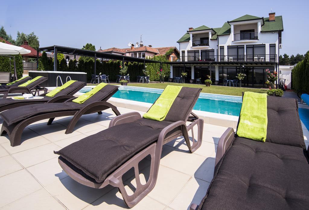 Guest House Panorama Aqualux With Free Parking Novi Sad Esterno foto
