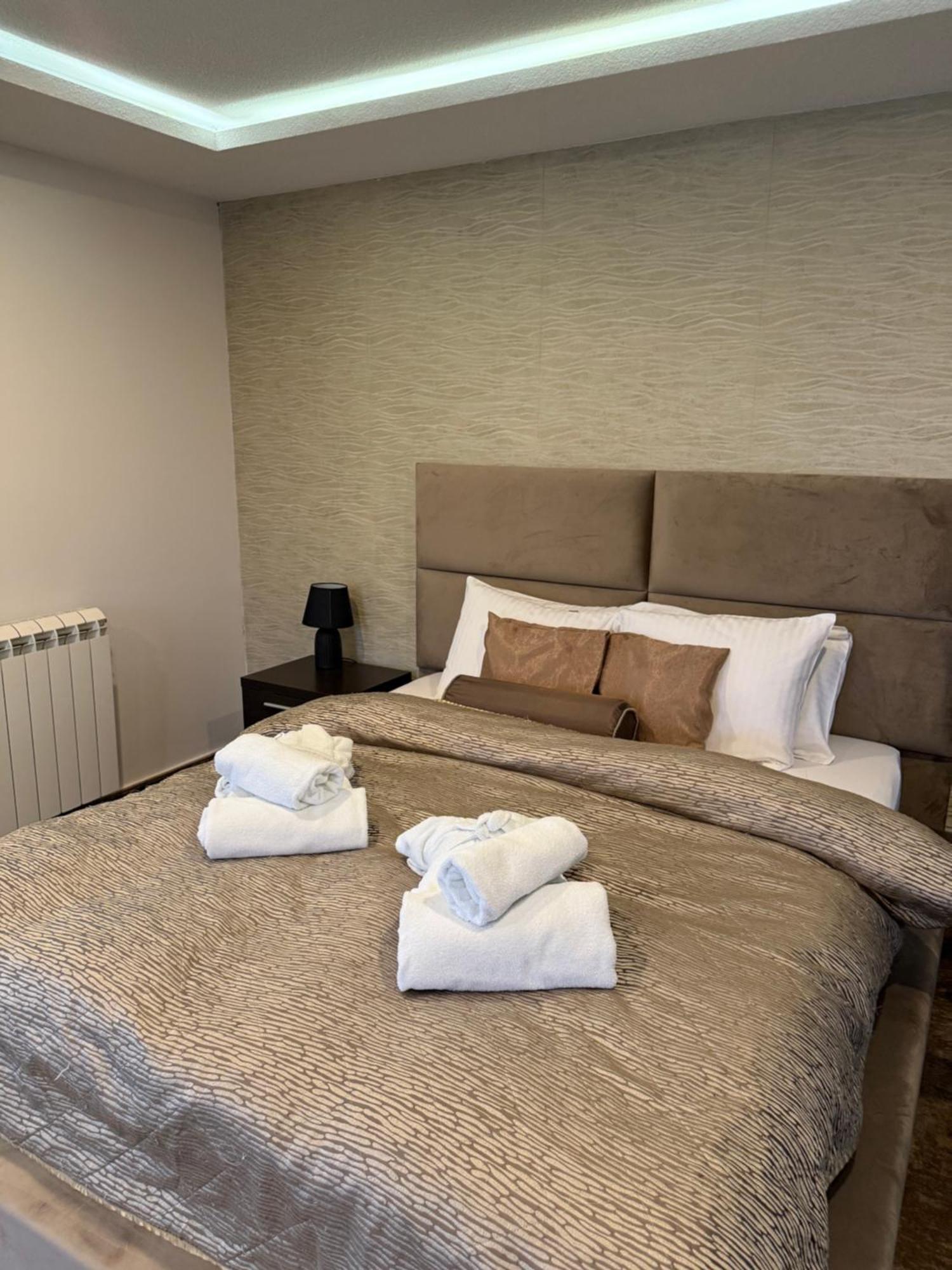 Guest House Panorama Aqualux With Free Parking Novi Sad Esterno foto