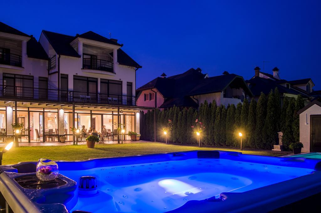 Guest House Panorama Aqualux With Free Parking Novi Sad Esterno foto